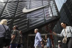 加关税能让“耐克们”回流美国吗？专家：此类